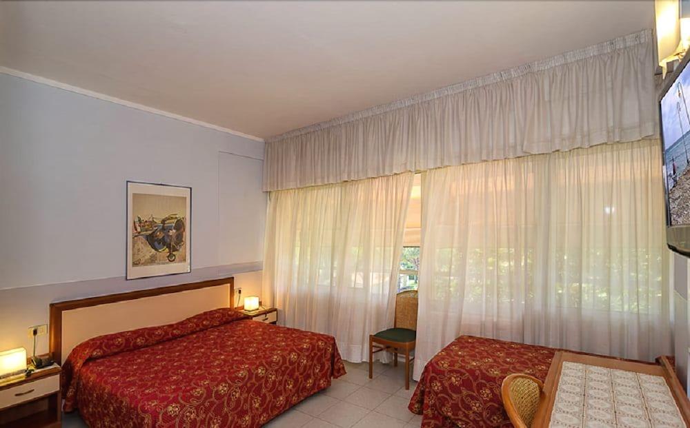 Hotel Le Ginestre 리도디캄파이오레 외부 사진